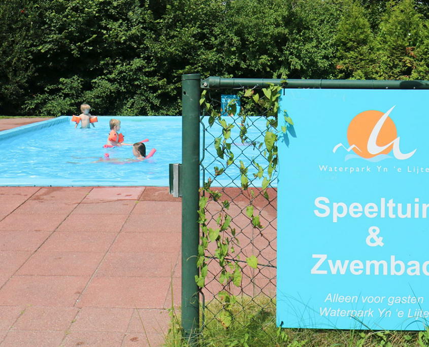 Kinderzwembad-Rietreiger-vakantiewoning-op-Yn'e-Lijte-